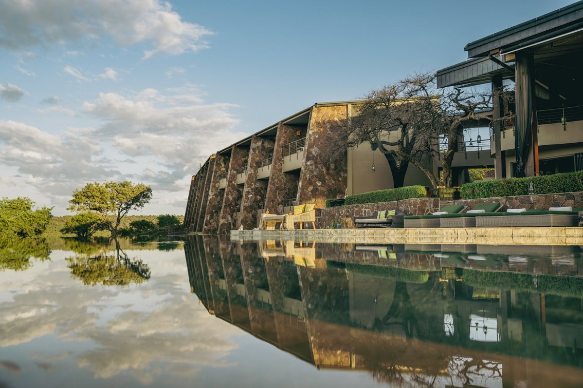 Meliá Serengeti Lodge — Infinity pool beside the lodge.